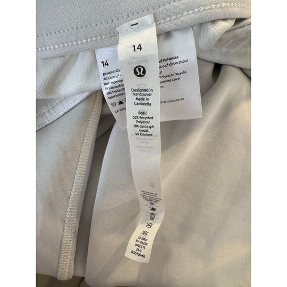 Lululemon Softstreme High-Rise Pant, size 14, white - Picture 7 of 9